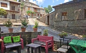 Armoloi Traditional - Guest House